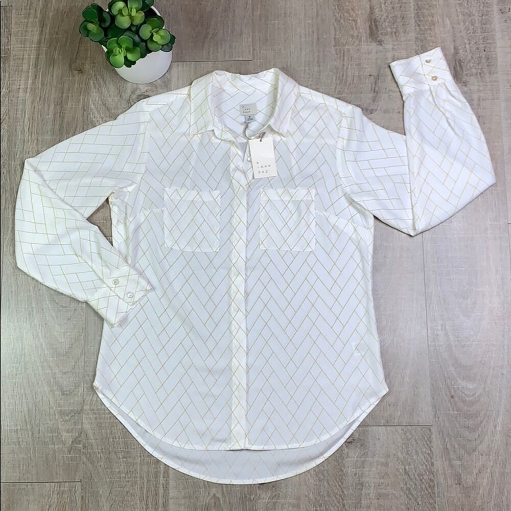 NWT A NEW DAY Women's White Geometric Button Down Blouse